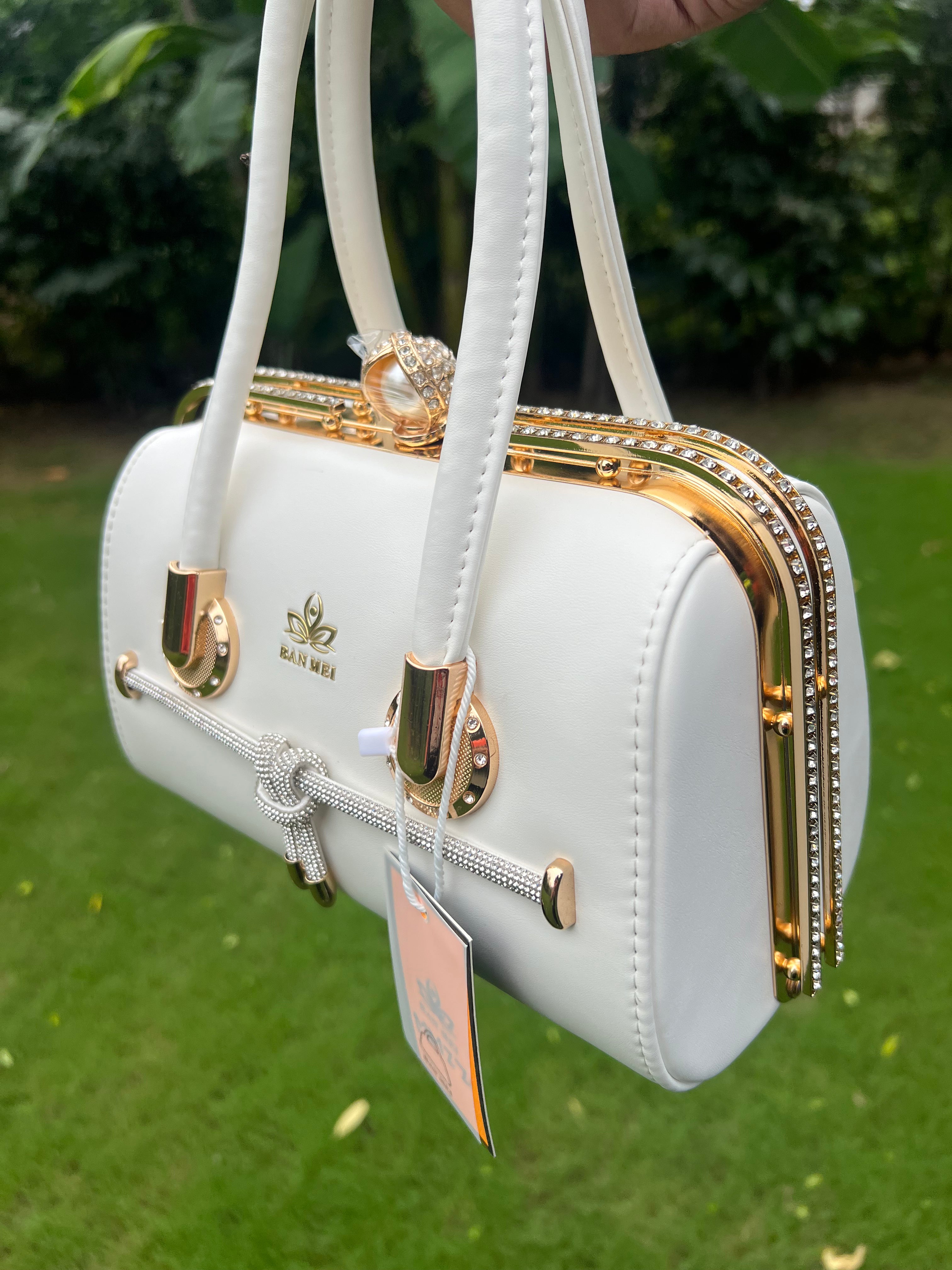 Elegant White Handbag with Golden Detailing – Luxury Top Handle Bag for Women