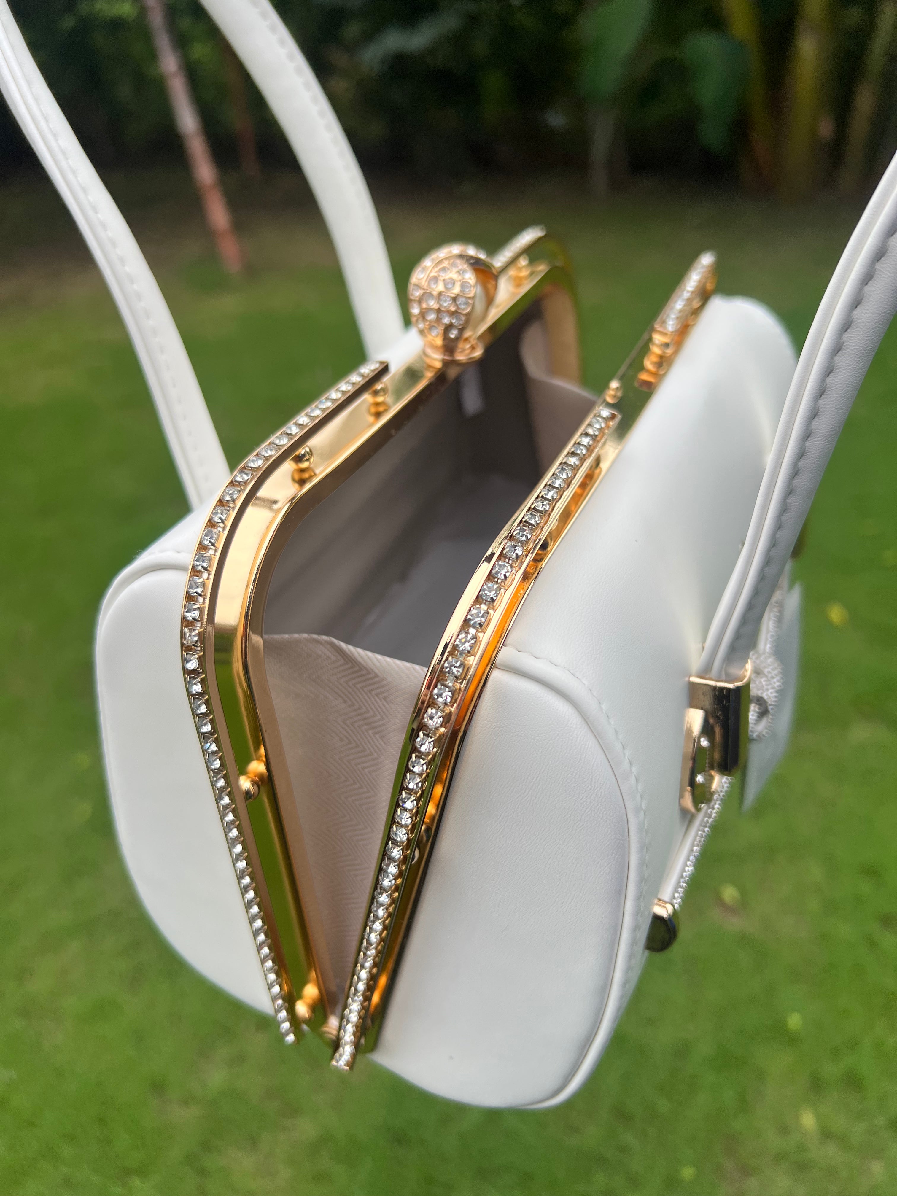 Elegant White Handbag with Golden Detailing – Luxury Top Handle Bag for Women