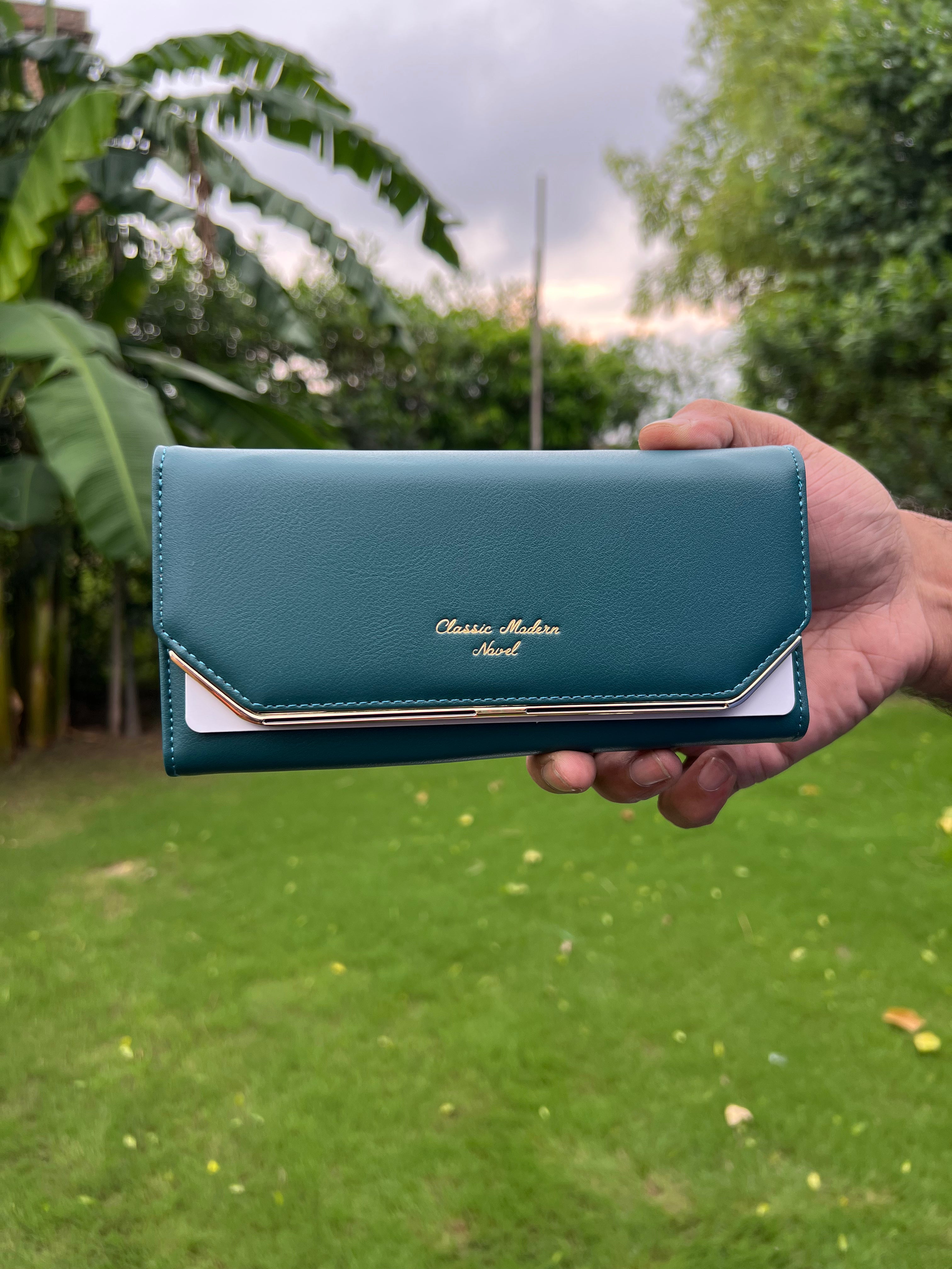 Classic Modern Ladies Clutch Purse